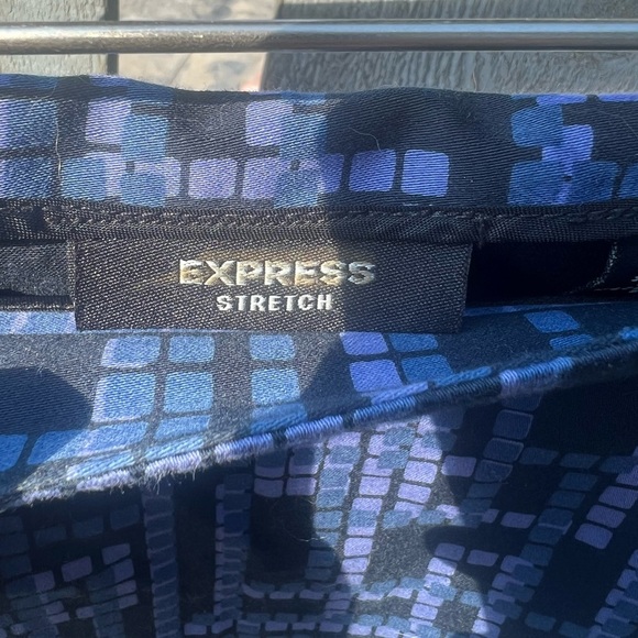 Size 5/6 Express mini skirt‎ purple/blue patterned - Picture 3 of 4